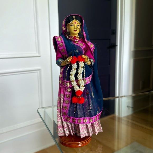 Indian Barbie on Stand - Collectors Item- Excellent Condition - Picture 3 of 9